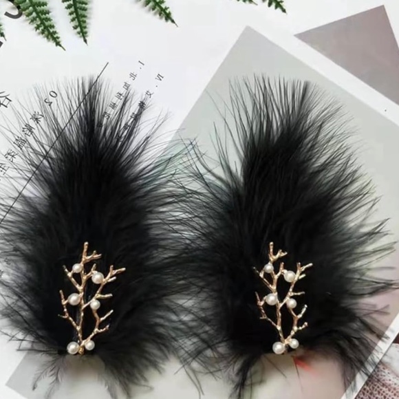 Accessories - NWOT 2 Feather Hair Clips Women Girl Fascinators Hair Barrettes Headpiec Pearl